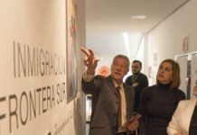 La exposición ‘Inmigrantes y frontera sur’ de Fidel Raso muestra la realidad a los dos lados de la valla en el Teatro Zorrilla