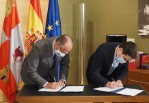 La APV firma un convenio de colaboración con las Cortes de Castilla y León para la celebración del XXV Premio Nacional de Periodismo Miguel Delibes Luis Fuentes y Juan Martín firman el acuerdo