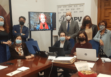 EL JURADO DEL XXV PREMIO NACIONAL DE PERIODISMO MIGUEL DELIBES SE REÚNE EN LA DIPUTACIÓN DE VALLADOLID Foto de familia del jurado del XXV Premio Miguel Delibes