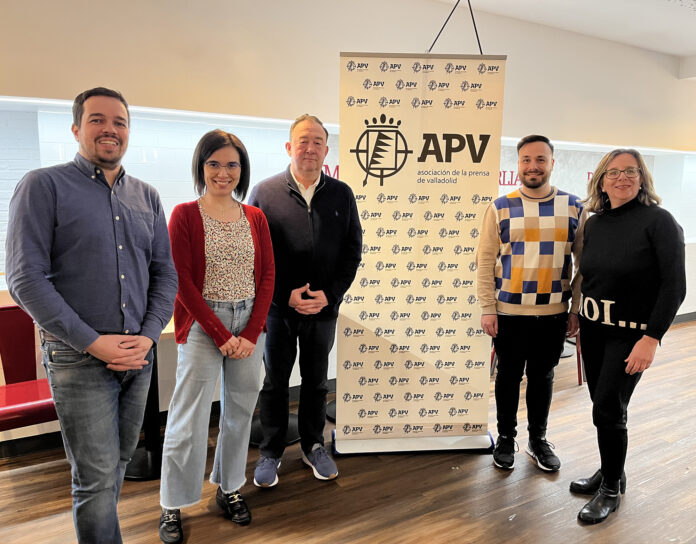 (De izq. a dcha.) Juan Martín, Marta Álvarez, Francisco Forjas, Isidro Gutiérrez y Gracia Quintana componen la Comisión Gestora de la APV